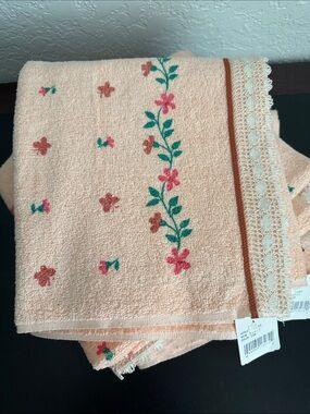 VINTAGE Dundee Made in USA Set of 4 Bath Towels Butterfly Floral Print